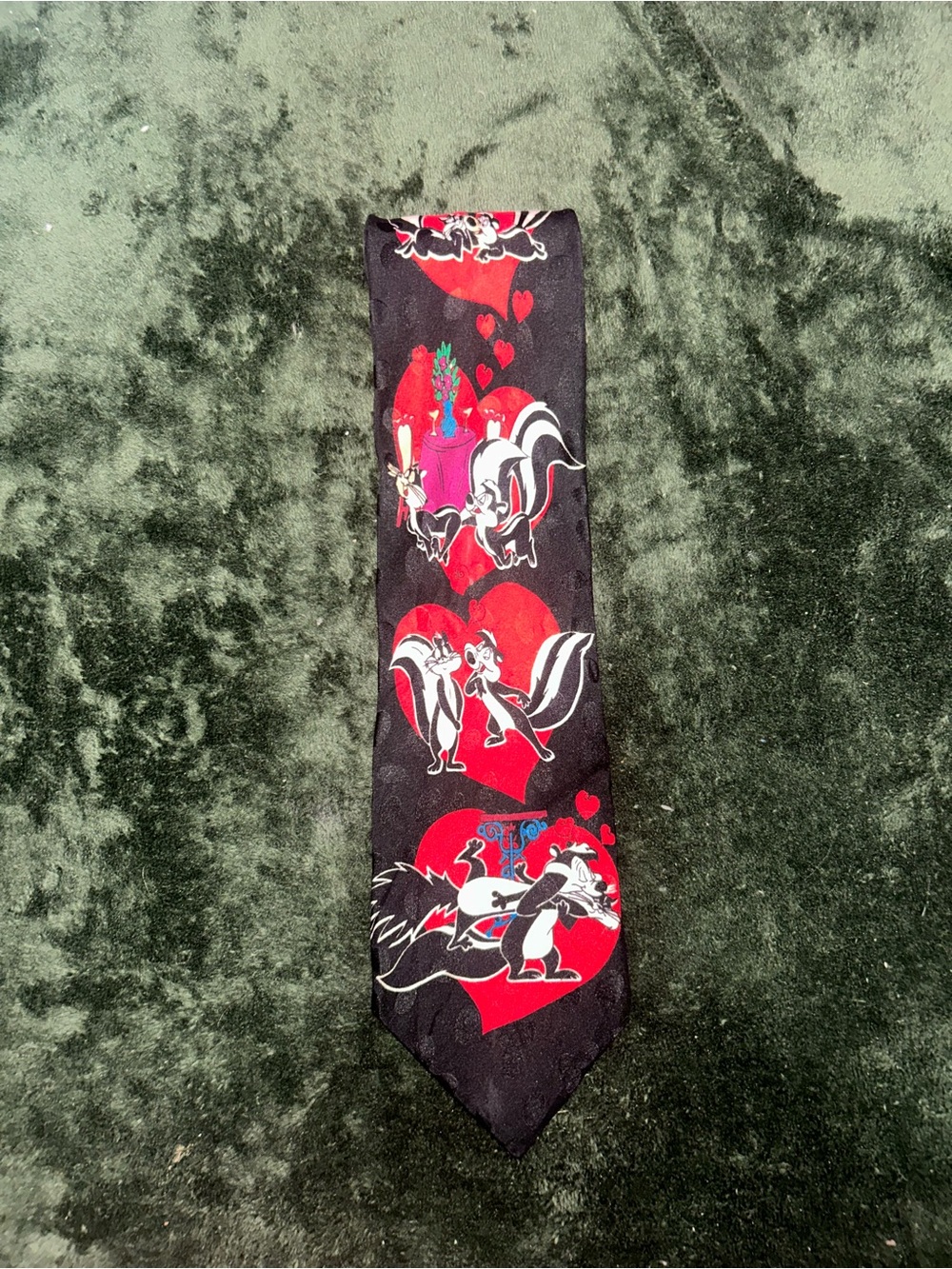 Vintage 100% Silk Looney Tunes Mania Pepe Le Pew Valentines Tie
